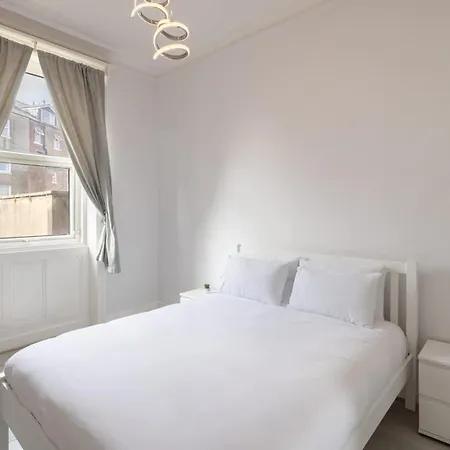 Host & - Aberdeen Walk *