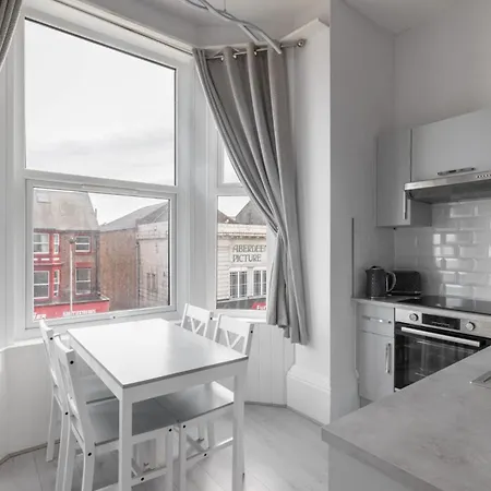 Host & - Aberdeen Walk * Scarborough