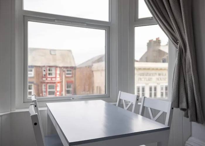 Host & - Aberdeen Walk 스카버러