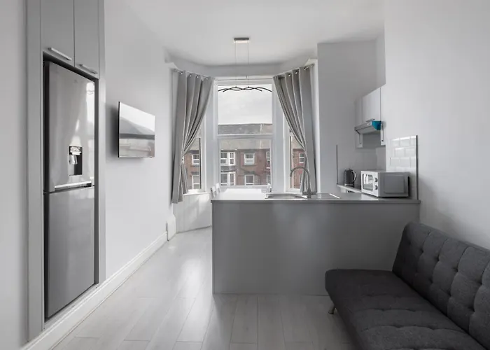 Host & - Aberdeen Walk スカーバラ