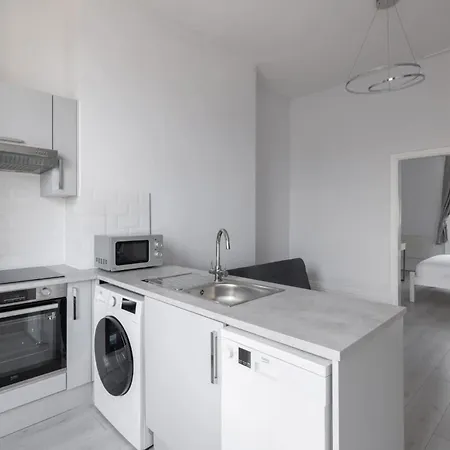 Host & - Aberdeen Walk *